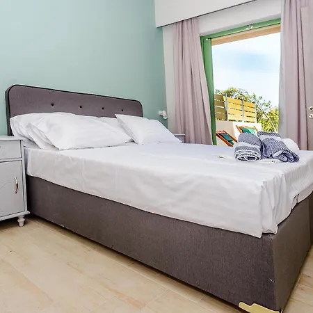 Tzogias Pan Apartman Lászi
