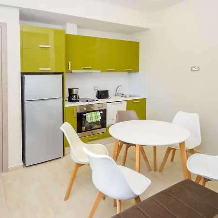 Tzogias Pan Apartman Lászi
